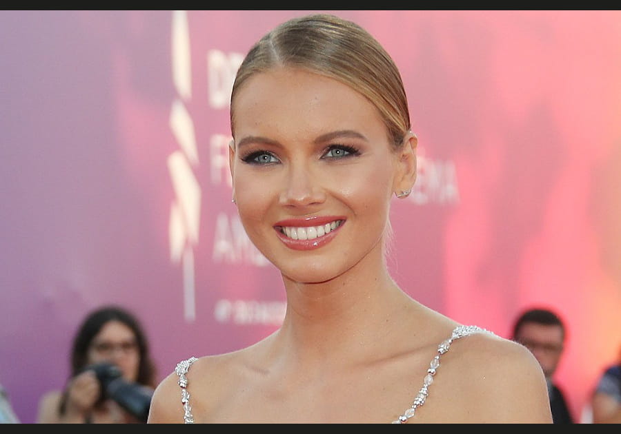 La coiffure plaqu&eacute;e d'Amandine Petit