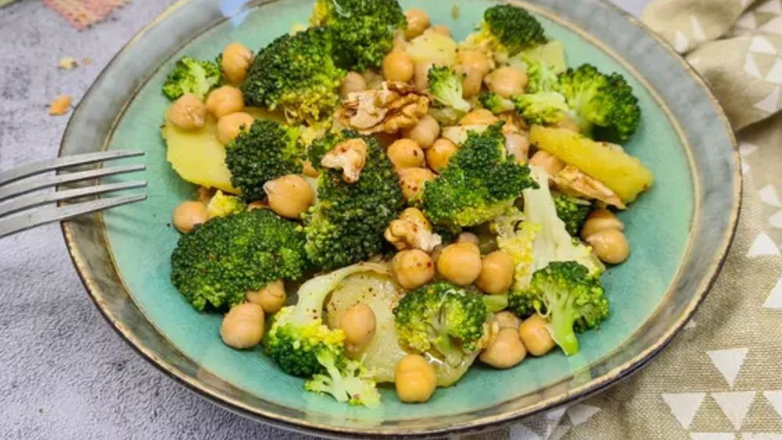 Salade pommes de terre, brocoli et noix