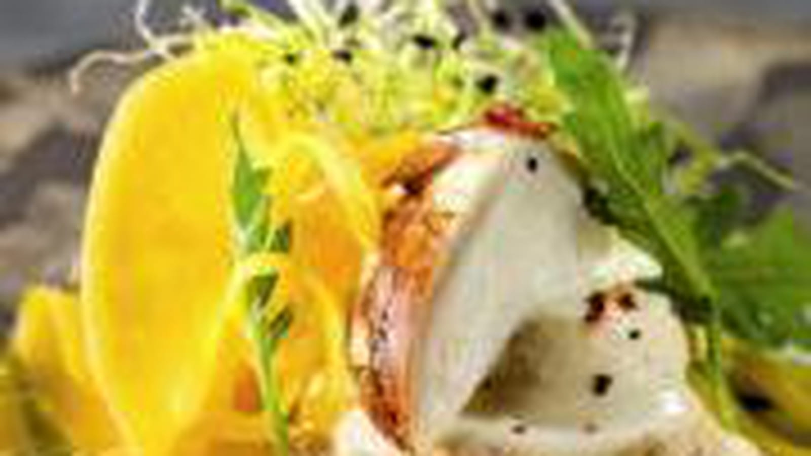Salade de mangue à la mozza, sauce champagne