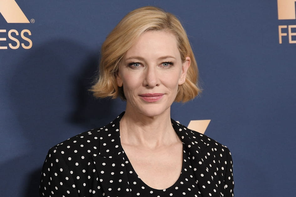 Raie sur le c&ocirc;t&eacute; et carr&eacute; court de Cate Blanchett