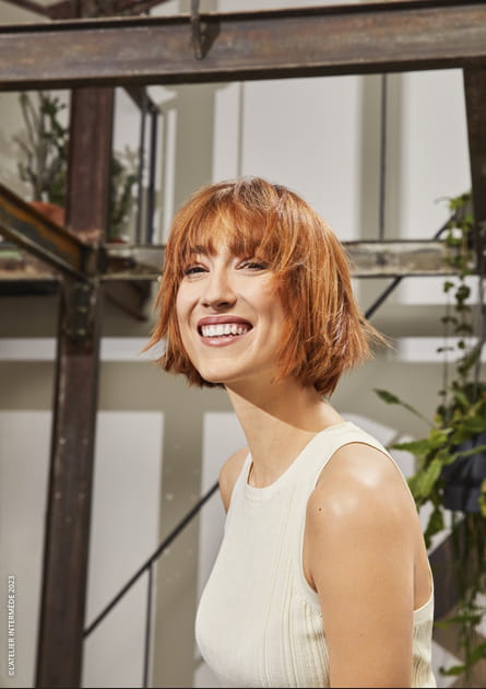 Le carr&eacute; court &agrave; frange roux