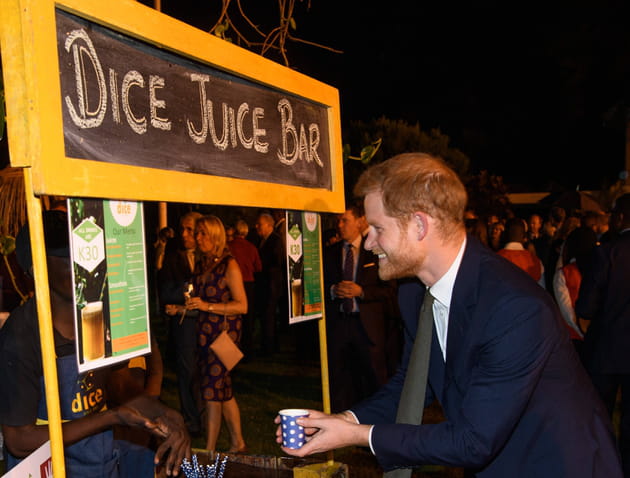 Prince Harry, royal au bar