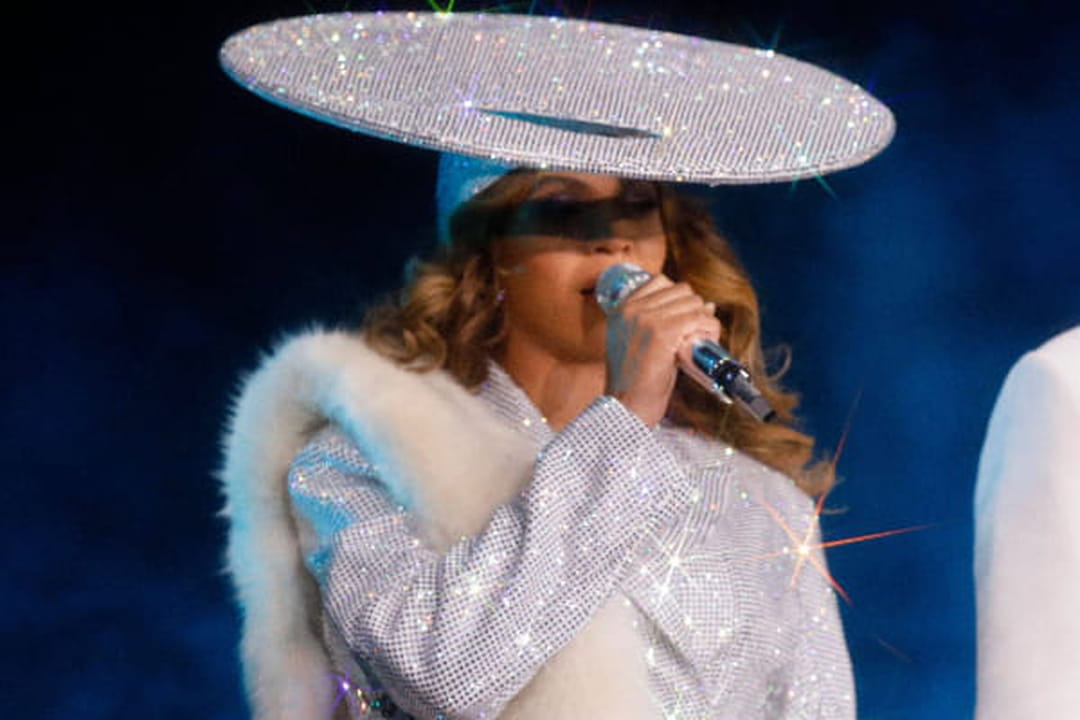 Beyoncé en total look pailleté