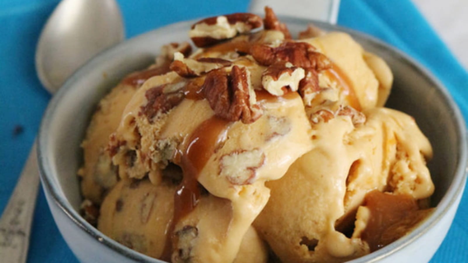 Glace à la confiture de lait et noix de pécan (sans sorbetière)