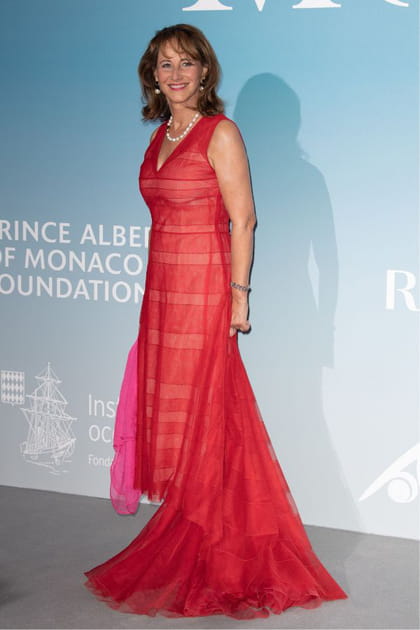 Ségolène Royal en robe rouge longue