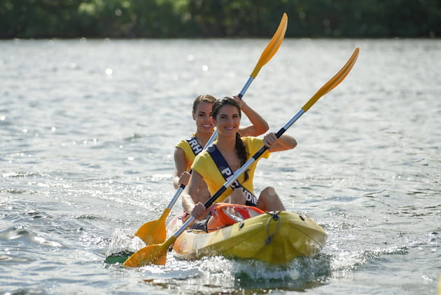 Les Miss m&egrave;nent la barque