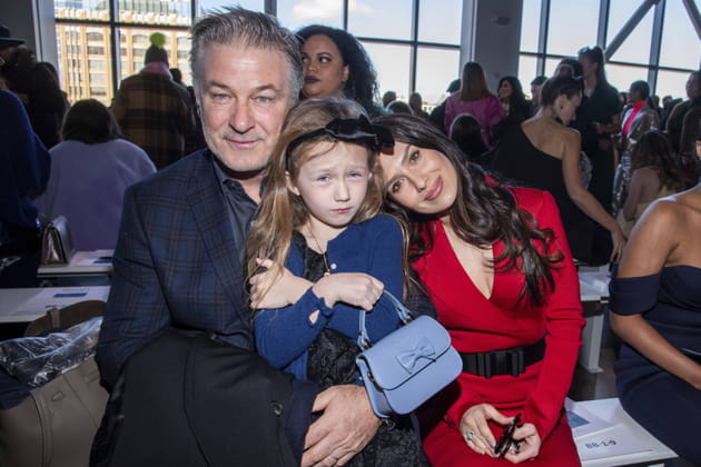 Alec Baldwin et Hilaria Baldwin posent avec leur fille Carmen