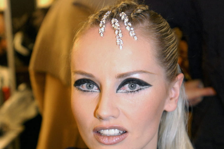 Les tresses de boxeuse d'Adriana Karembeu