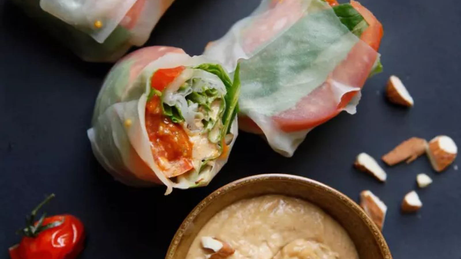 Rouleaux de printemps aux tomates de France, amandes et basilic
