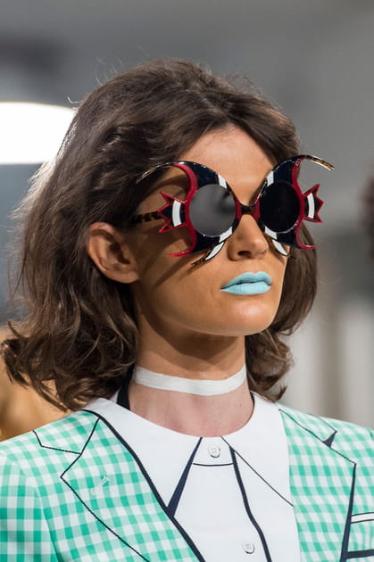 Les lunettes de soleil poissons du d&eacute;fil&eacute; Thom Browne