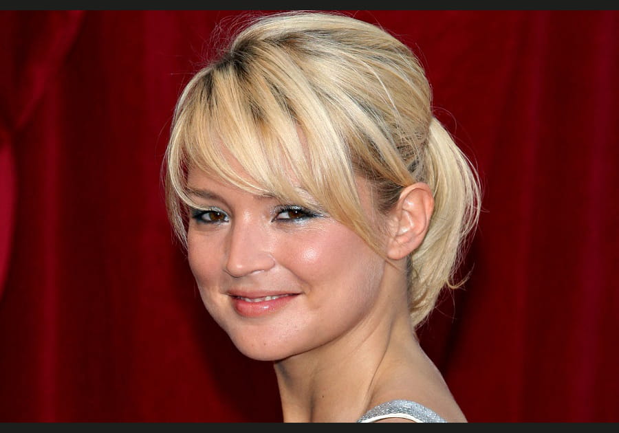 Virginie Efira, moderne avec sa frange effil&eacute;e