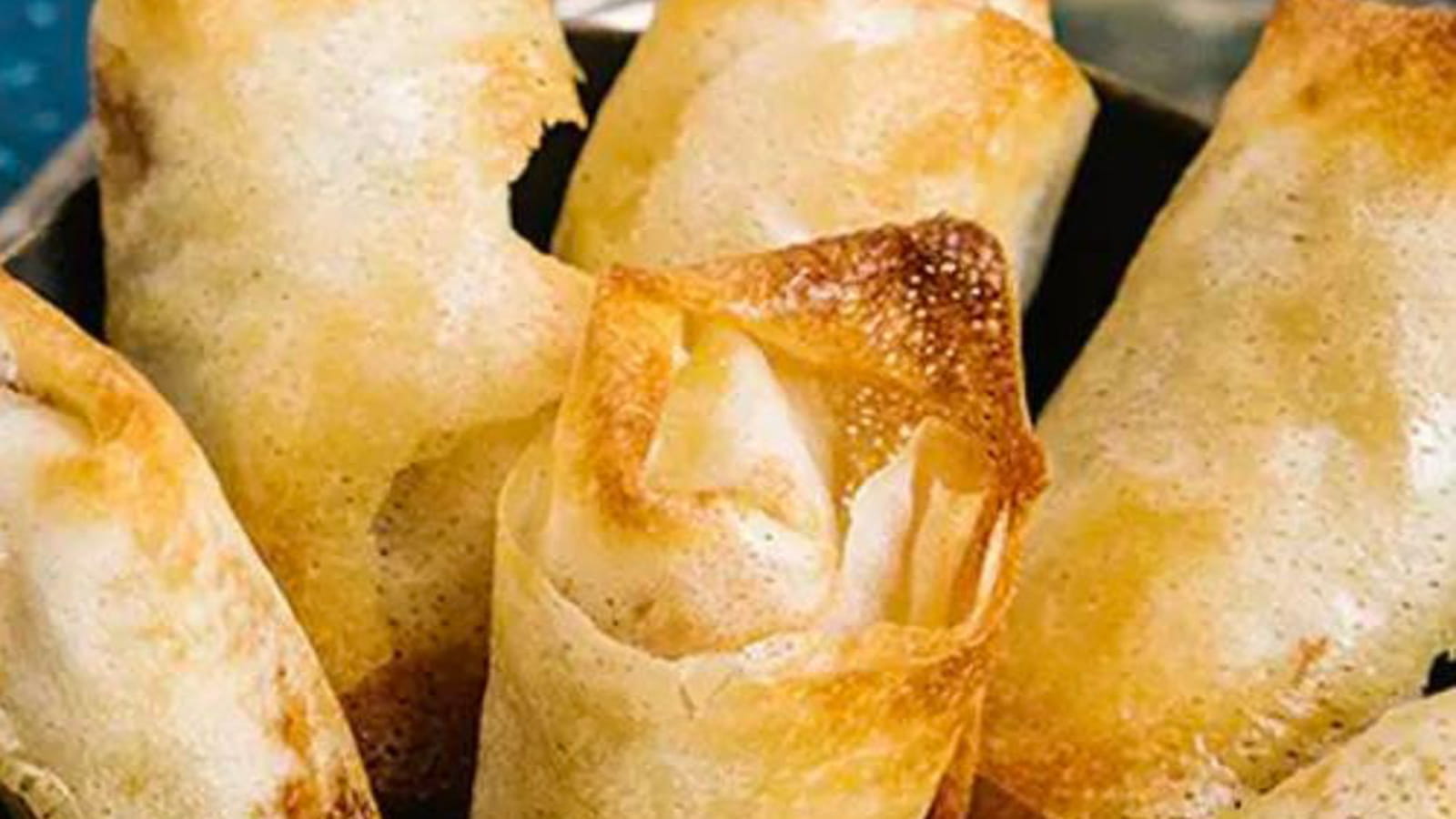 Croustillant de camembert, pomme, raisin et cannelle