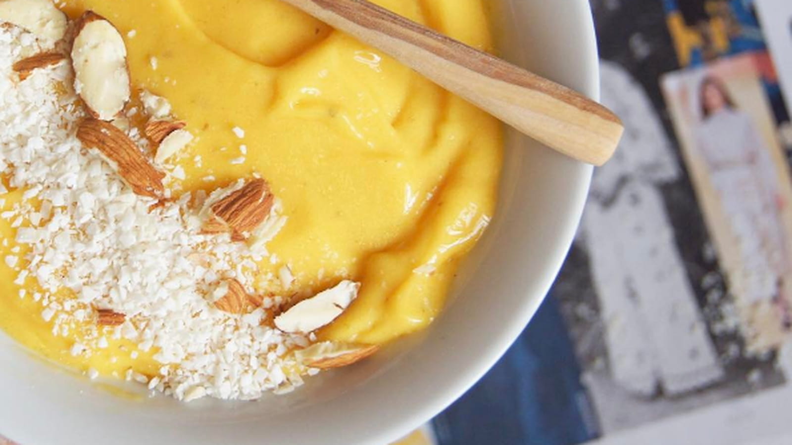 Smoothie bowl mangue et bananes 