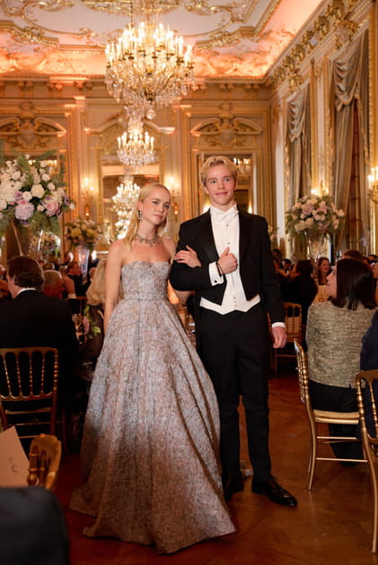 Olivia Meijer et Antonius Meijer posent au Bal des Débutantes