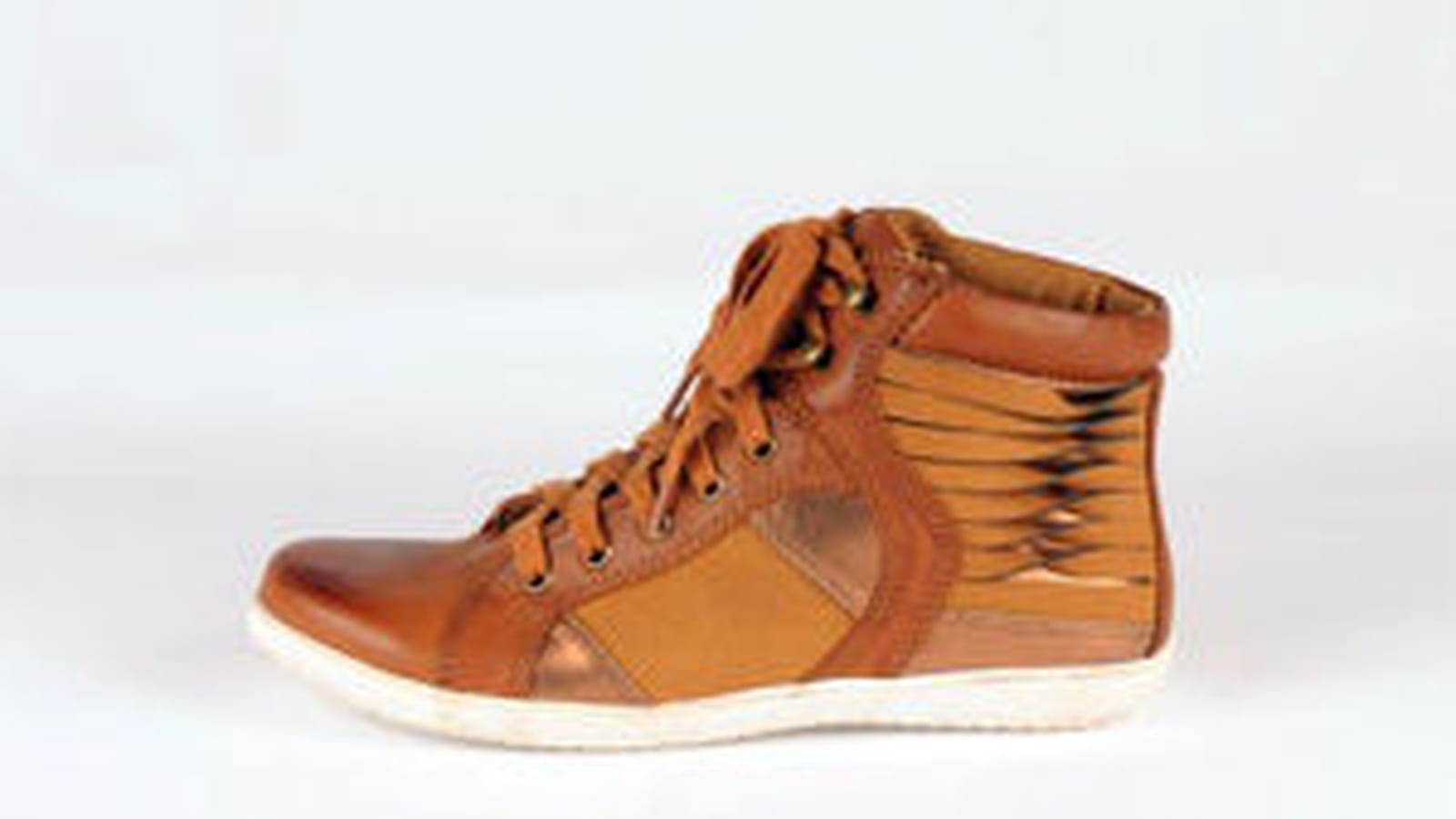 Baskets brillantes de Moa