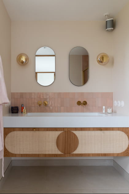 Apr&egrave;s&nbsp;: une salle d'eau cosy ponctu&eacute;e de couleur