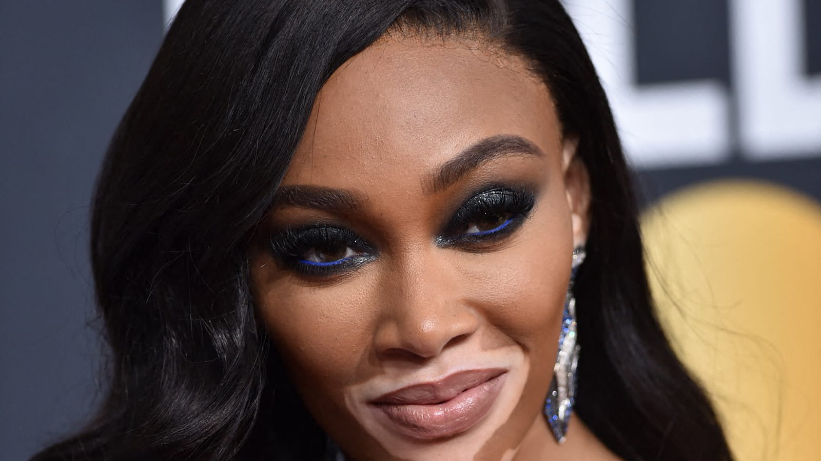 Les paupières bleu nuit de Winnie Harlow
