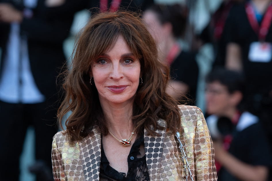 Le rouge &agrave; l&egrave;vres prune d'Anne Parillaud