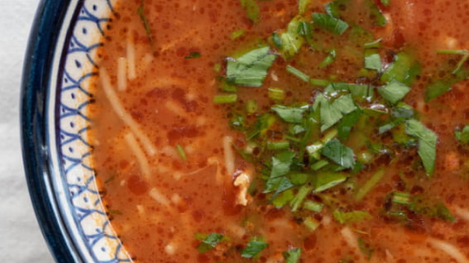 Délicieuse chorba au poulet et vermicelles