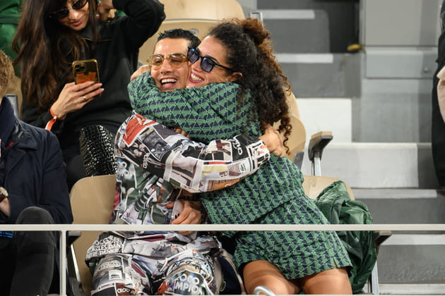 Sabrina Ouazani tombe dans les bras d'un acteur à Roland-Garros