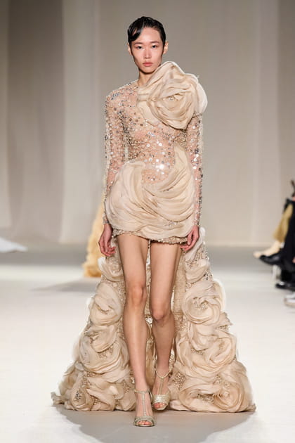 Look 45&nbsp;du d&eacute;fil&eacute; Elie Saab