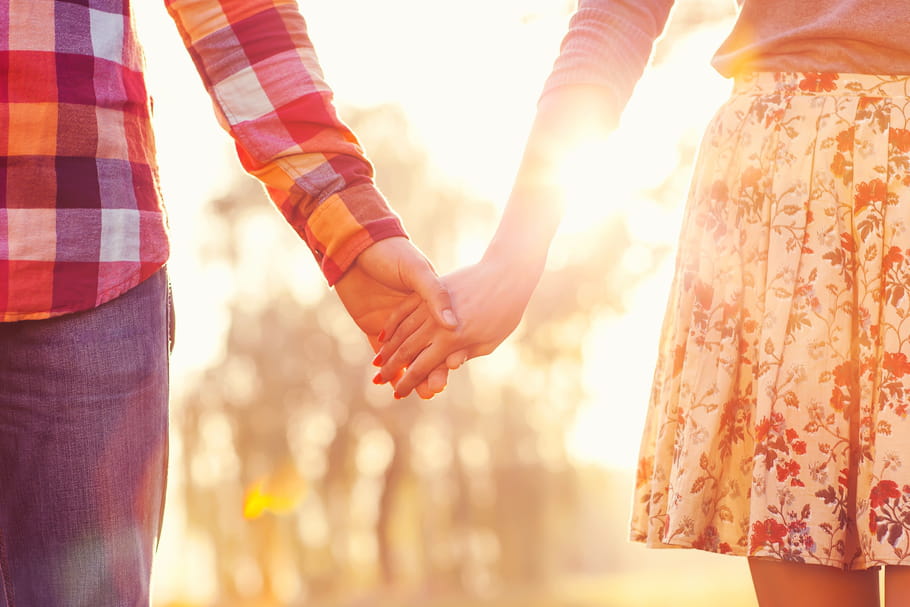 Chloé et Etienne: tout plaquer par amour (et supporter la culpabilité)