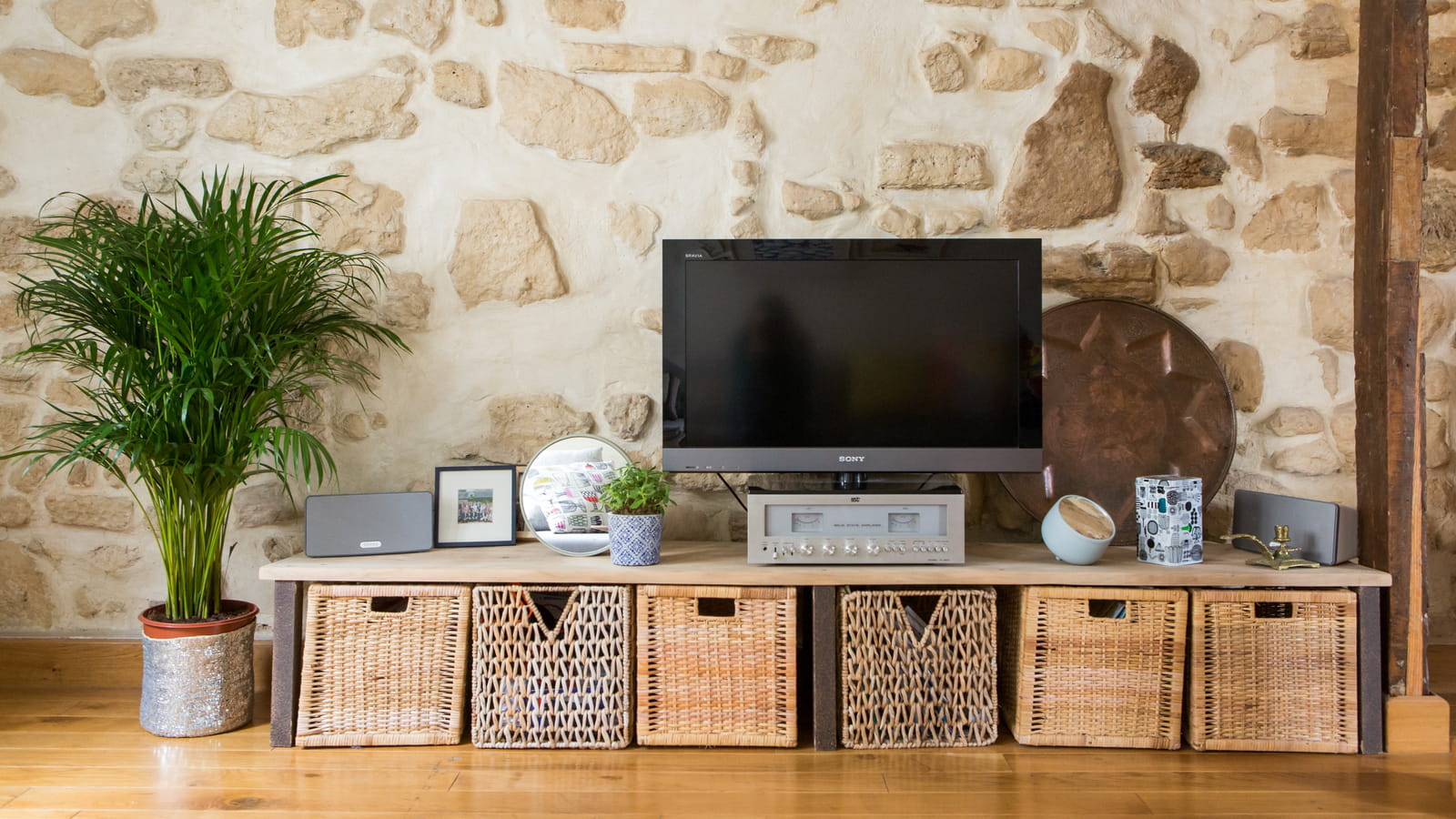 Meuble télé en panier 