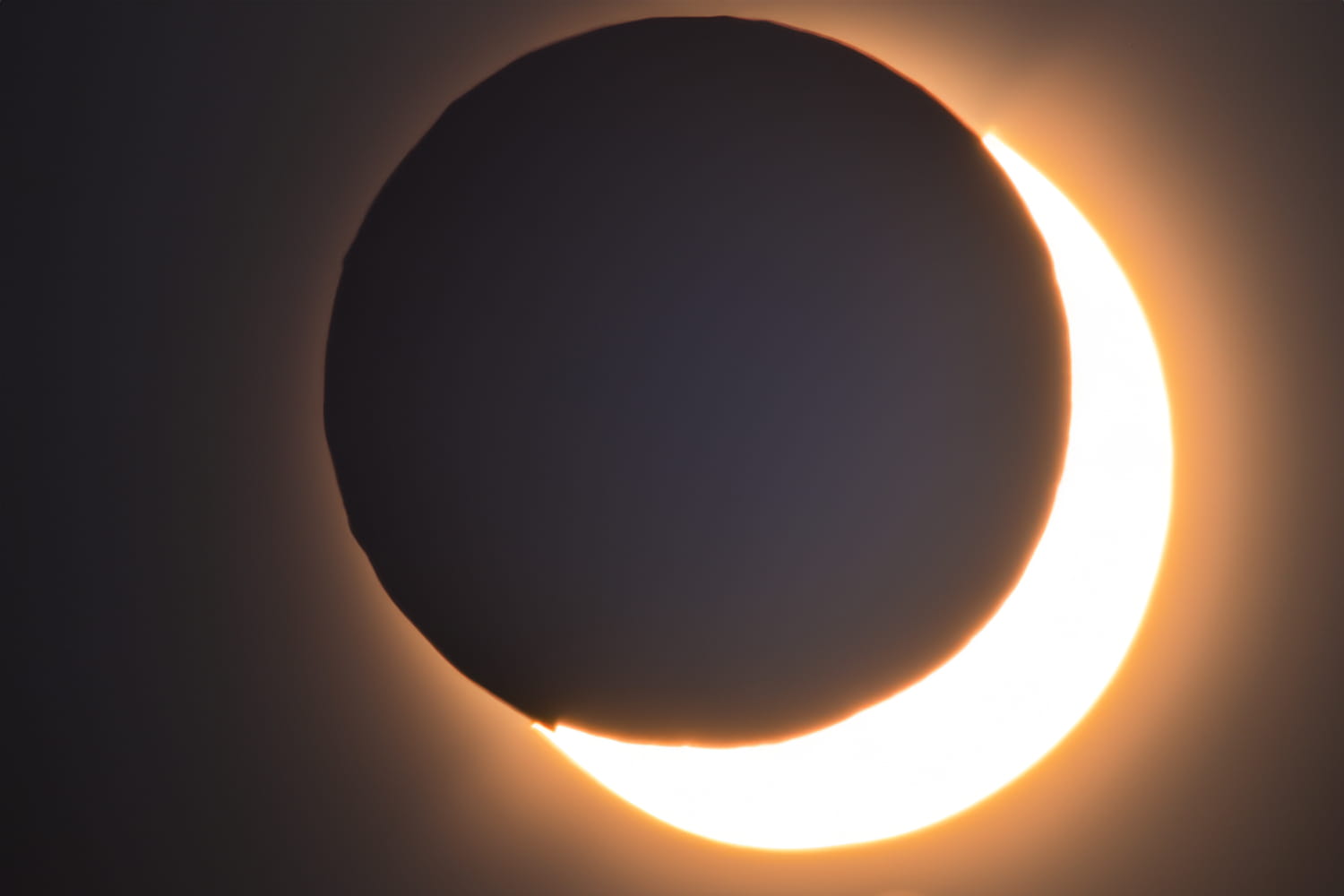 "Un Soleil presque noir" : une éclipse exceptionnelle arrive en France, du jamais vu depuis 27 ans