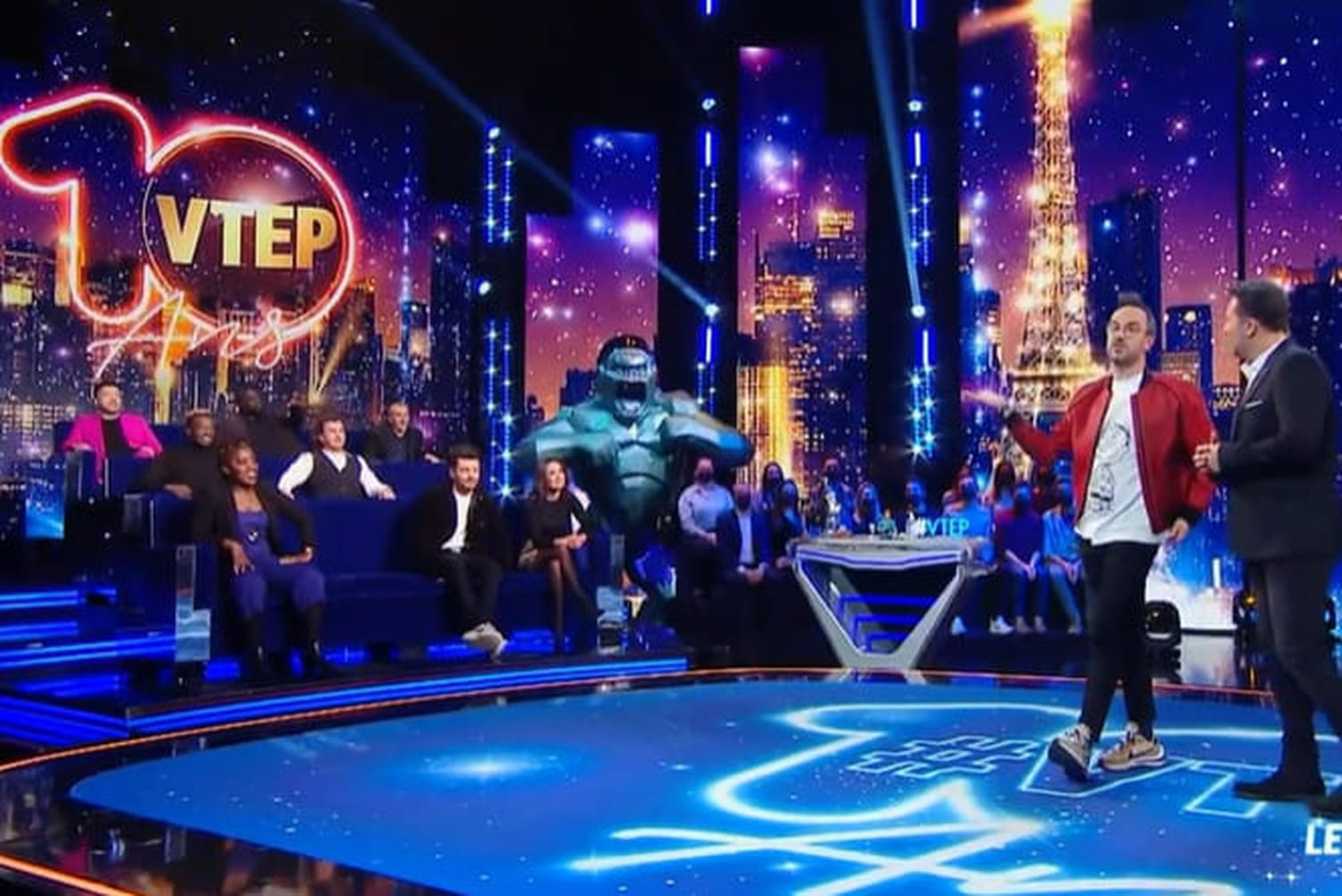 Vendredi Tout Est Permis 29 Janvier 2022 VTEP : Baiser polémique entre Lola Dubini et Baptiste Giabiconi, Chute de  Jarry, Présence de la fille