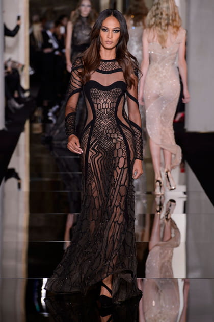 Joan Smalls, sur le podium du d&eacute;fil&eacute; Atelier Versace