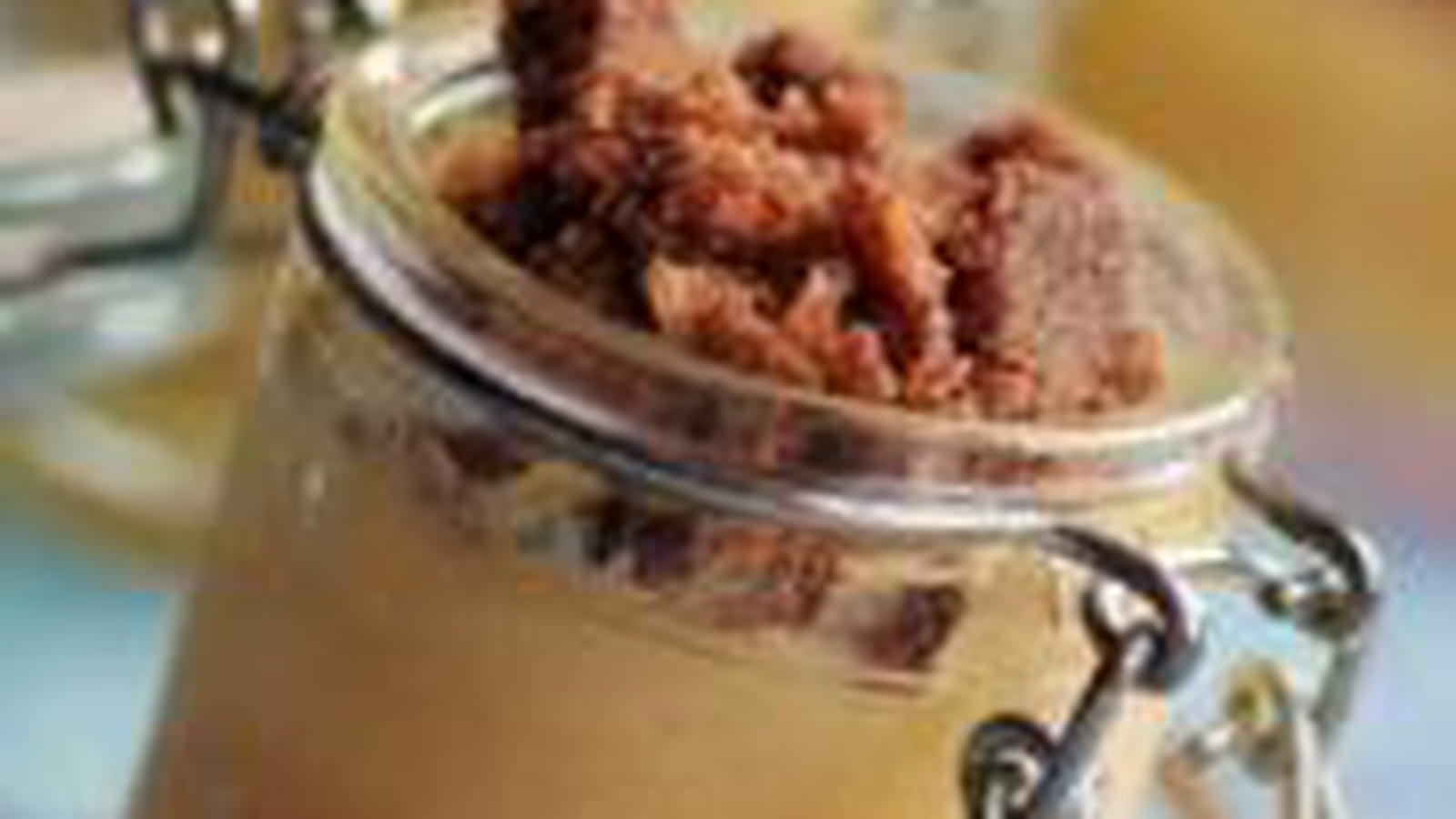 Compote bananes, ananas sous crumble cacao