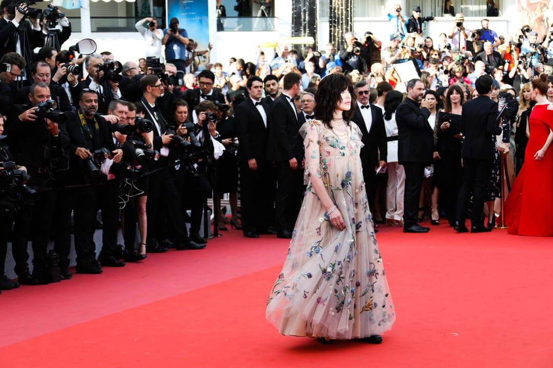 Sublime stars in flowery look