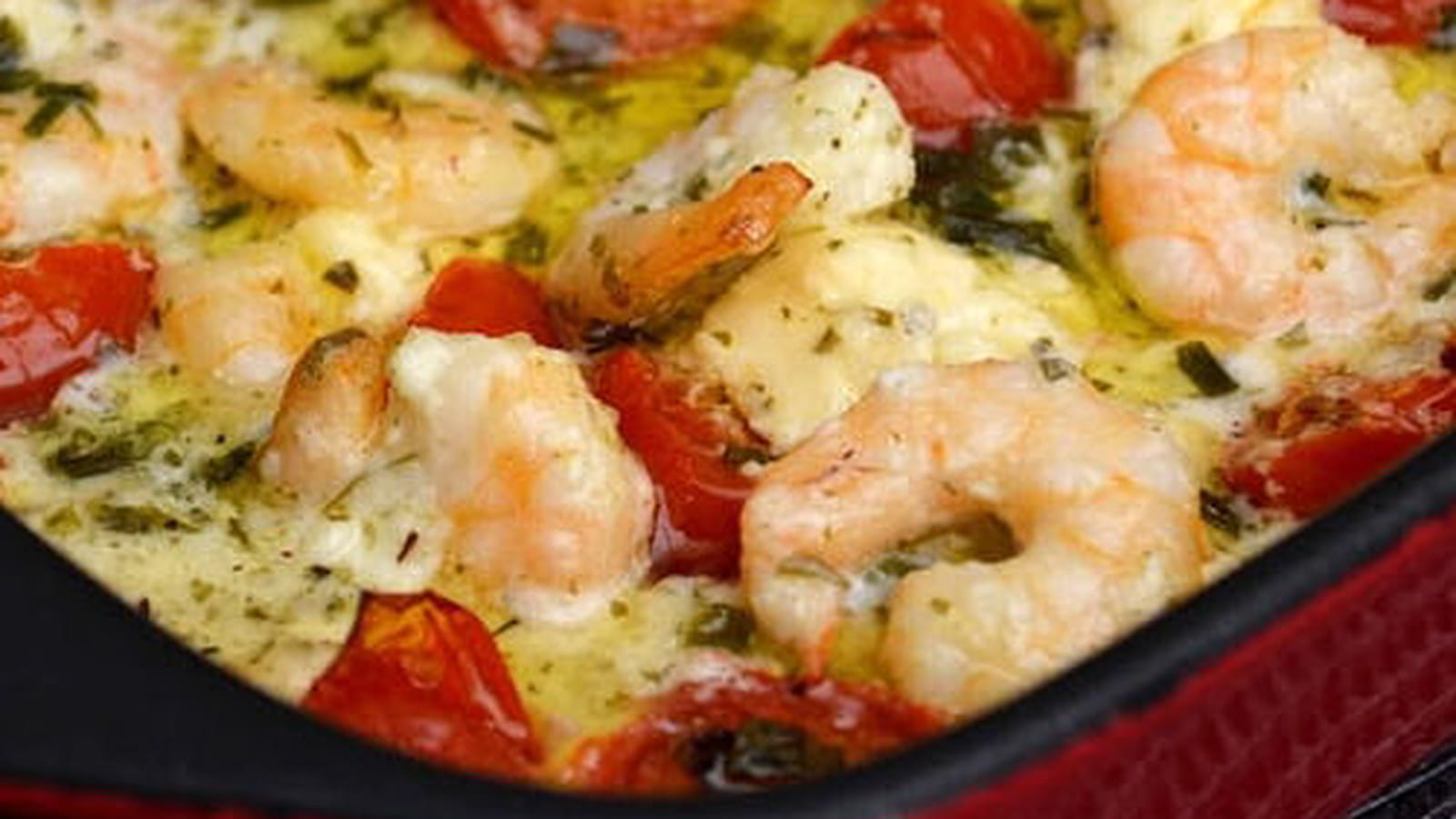 Scampi à l'ail, feta et tomates cerise