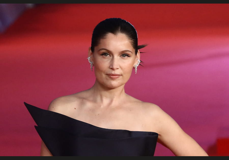 Le chignon en &eacute;pi de Laetitia Casta