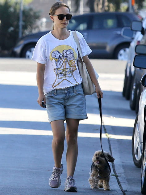 Nathalie Portman avec son chien à Los Angeles