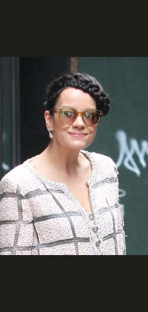 La tresse couronne de Lily Allen