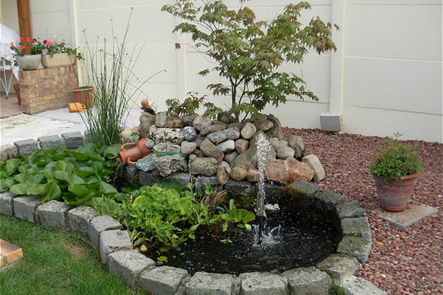 Petit bassin en pav&eacute;s