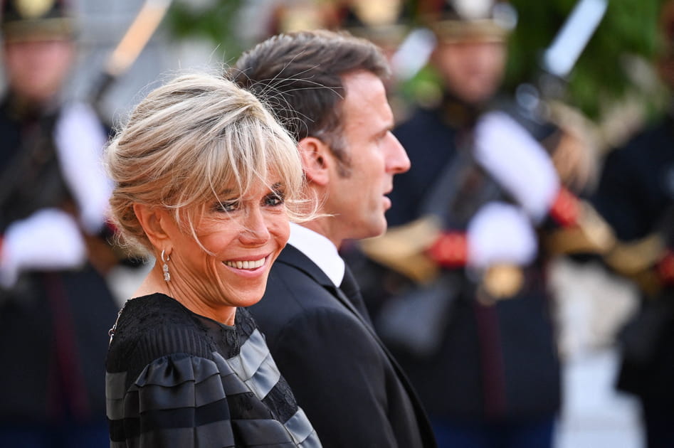 Brigitte Macron, somptueuse en chignon boh&egrave;me
