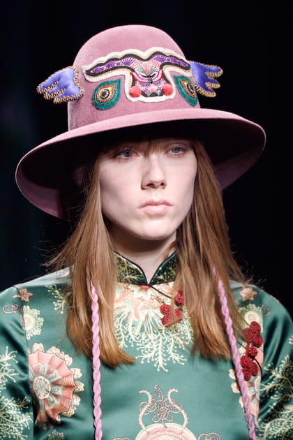 Le chapeau totem du d&eacute;fil&eacute; Gucci
