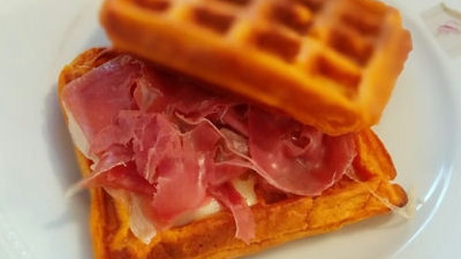 Gaufres de patate douce au jambon cru