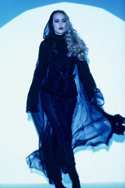 Jerry Hall au défilé haute couture automne-hiver 1995-1996