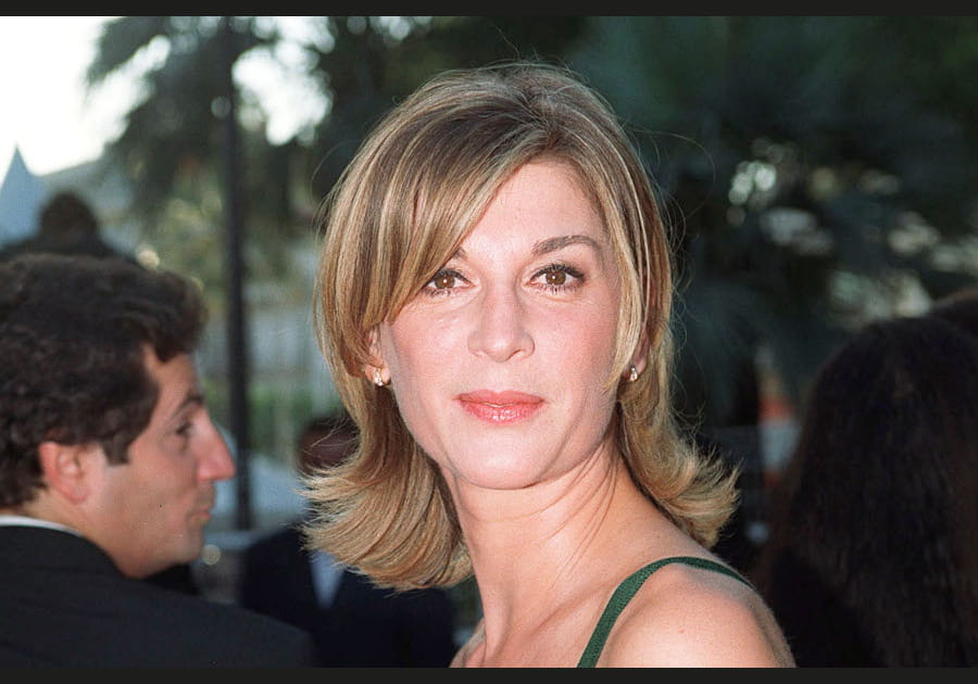 Le brushing lisse des ann&eacute;es 2000&nbsp;de Mich&egrave;le Laroque