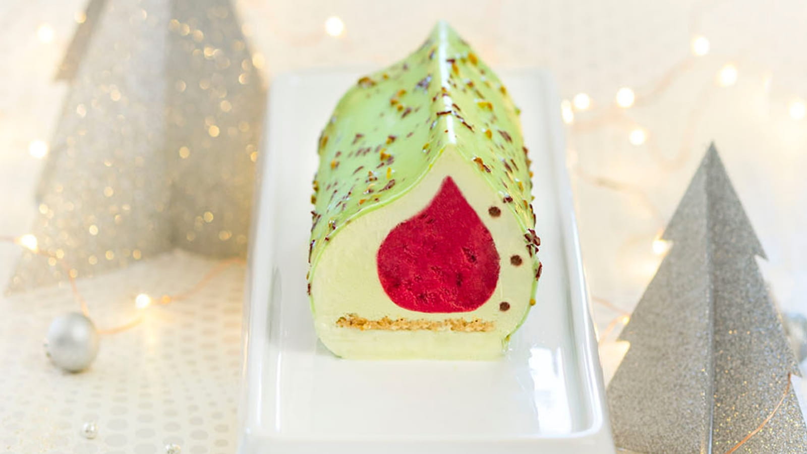 Bûche signature framboise-pistache de Nestlé