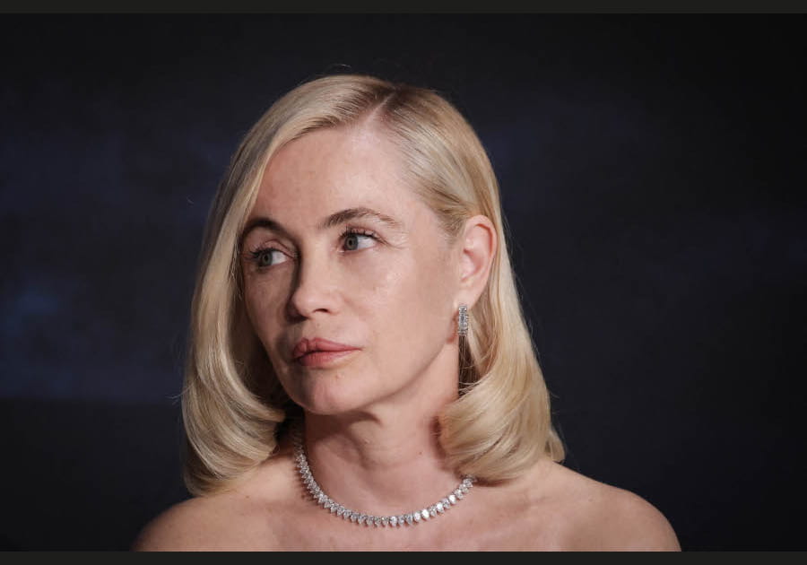 Top&nbsp;: le brushing hollywoodien d'Emmanuelle B&eacute;art