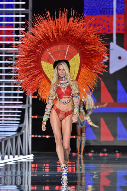 Candice Swanepoel au d&eacute;fil&eacute; Victoria's Secret 2017