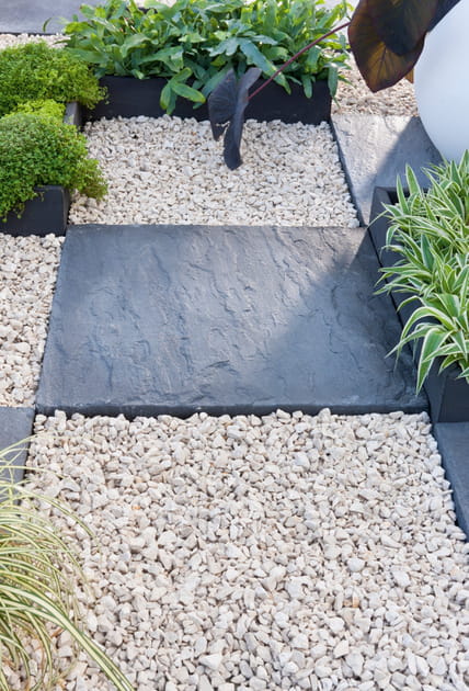 Dalles ardoises et graviers blancs