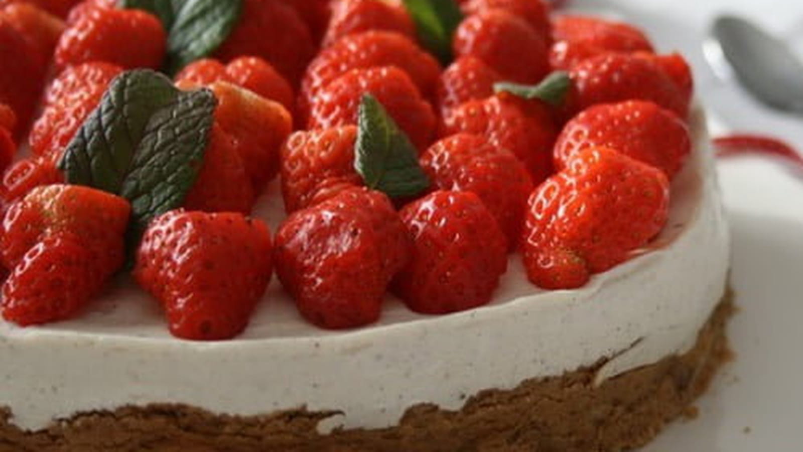 Cheesecake à ma façon, aux fraises, sans œufs ni gluten