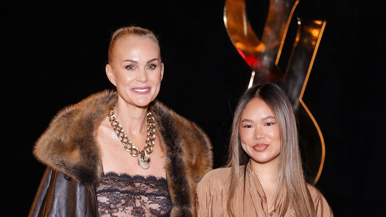 Laeticia et Joy Hallyday