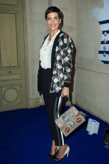 Cristina Cordula en gilet et sac &agrave; main Gucci