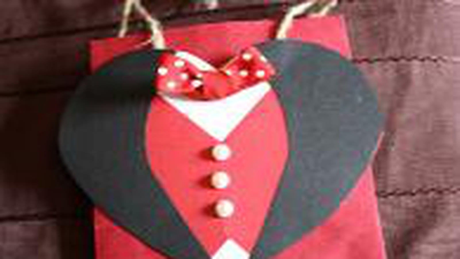 Coller le coeur sur la pochette